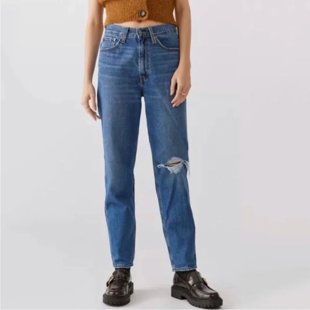 NWT Levi’s 80’s Ripped High Rise Mom Jeans in Boo Boo